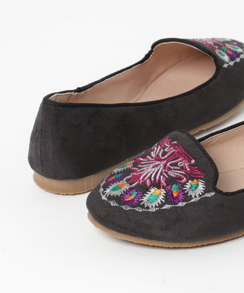チャイハネ（チャイハネ）の「【チャイハネ】フォークロア刺繍フラットパンプス（パンプス・レディース・ブラック/コバルトブルー/イエロー/パープル・LARGE/MEDIUM）」の6枚目の写真