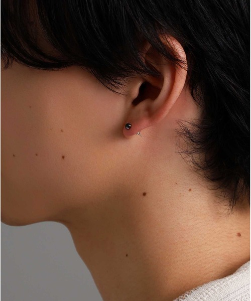 LION HEART(ライオンハート)の「“Petite Modern”ブラックダイヤモンドピアス(Mサイズ/0.25CT)/プラチナ900【LION HEART / ライオンハート】(ピアス(片耳用)・メンズ・プラチナム・FREE)」の11枚目の写真