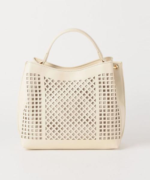BEAUTY&YOUTH UNITED ARROWS（ビューティーアンドユースユナイテッドアローズ）の「BY フェイクレザー カットワークバッグ -2WAY- o（ショルダーバッグ・レディース・ブラック/ナチュラル・FREE）」の2枚目の写真