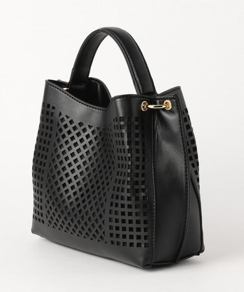 BEAUTY&YOUTH UNITED ARROWS（ビューティーアンドユースユナイテッドアローズ）の「BY フェイクレザー カットワークバッグ -2WAY- o（ショルダーバッグ・レディース・ブラック/ナチュラル・FREE）」の3枚目の写真