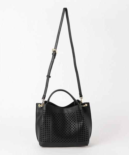 BEAUTY&YOUTH UNITED ARROWS（ビューティーアンドユースユナイテッドアローズ）の「BY フェイクレザー カットワークバッグ -2WAY- o（ショルダーバッグ・レディース・ブラック/ナチュラル・FREE）」の8枚目の写真
