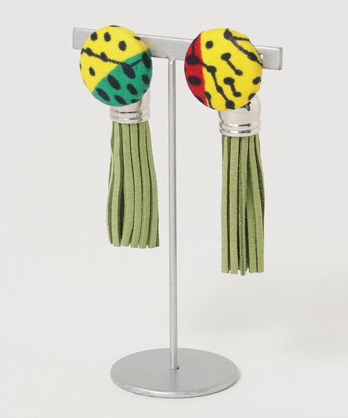 TONE SELECT GOODS(トーンセレクトグッズ)の「【muddy-maua】アフリカンバティックボタンタッセルピアス(ピアス(両耳用)・レディース・イエロー/オレンジ・FREE)」の1枚目の写真