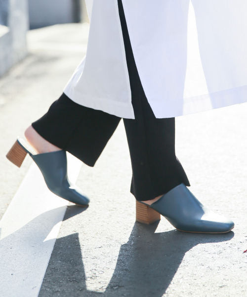 LOWRYS FARM(ローリーズファーム)の「コウブカヒールミュール 821240(パンプス・レディース・ブラック/ブラウン/ブルー・MEDIUM/LARGE)」の3枚目の写真