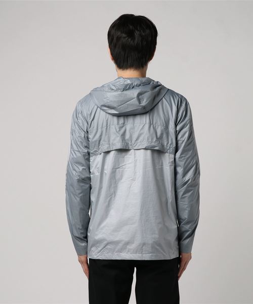 UNDER ARMOUR（アンダーアーマー）の「メンズアウトドアジャケット / プリベイルウィンドブレーカー（ナイロンジャケット・メンズ・ライトグレー/ブラック×グレー・MD/SM/XL/LG）」の4枚目の写真