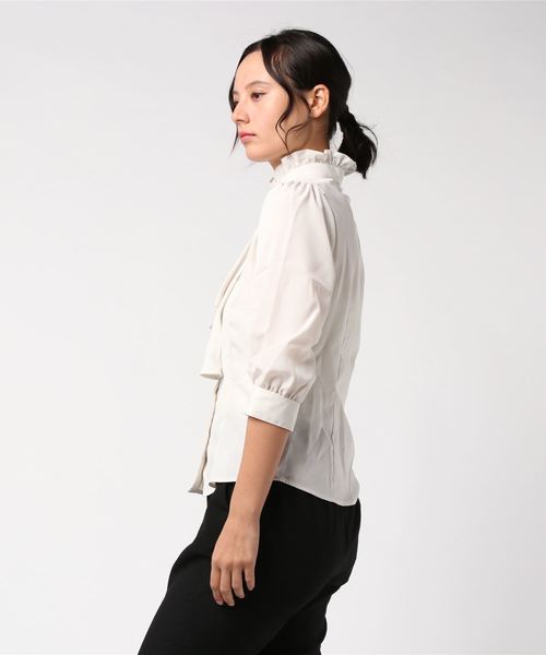 NARACAMICIE(ナラカミーチェ)の「ソフトグログラン風フリルネックスタンドカラー七分袖ブラウス(シャツ/ブラウス・レディース・ブラック/ホワイト・SMALL/MEDIUM/LARGE)」の8枚目の写真