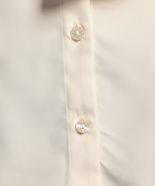 NARACAMICIE(ナラカミーチェ)の「ソフトグログラン風フリルネックスタンドカラー七分袖ブラウス(シャツ/ブラウス・レディース・ブラック/ホワイト・SMALL/MEDIUM/LARGE)」の7枚目の写真