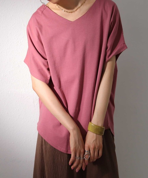 antiqua（アンティカ）の「綿100%VネックドルマンT（Tシャツ/カットソー・レディース・ブラック/オフホワイト/カーキ/モカ/オートミール/杢グレー/ブラウン系その他/ブルー系その他/ピンク系その他/オリーブ/ブラウン系その他2/オールドローズ系/モーブ系/グリーン系その他・FREE）」の14枚目の写真