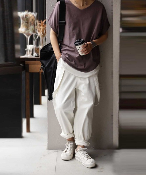 antiqua（アンティカ）の「綿100%VネックドルマンT（Tシャツ/カットソー・レディース・ブラック/オフホワイト/カーキ/モカ/オートミール/杢グレー/ブラウン系その他/ブルー系その他/ピンク系その他/オリーブ/ブラウン系その他2/オールドローズ系/モーブ系/グリーン系その他・FREE）」の4枚目の写真