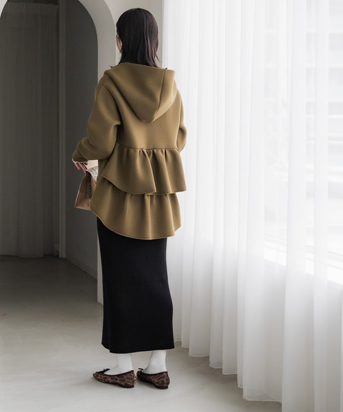 coca(coca)(コカ)の「ハリ感ダンボールバックフリルフードパーカー(パーカー・レディース・ブラック/アイボリー/チャコール/グレイッシュベージュ/ダークベージュ/ライトブルー/ネイビー・ONE SIZE)」の15枚目の写真