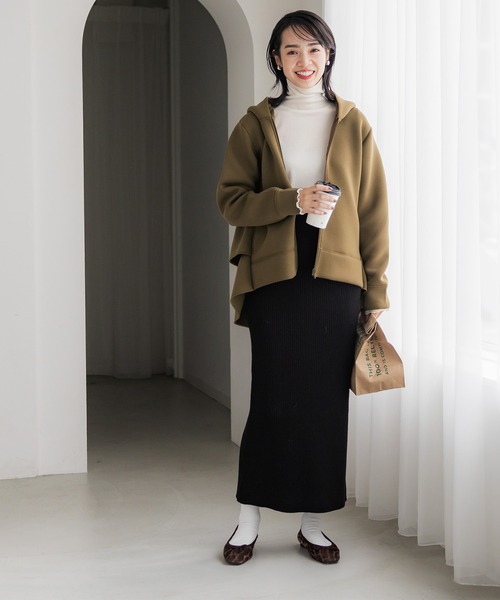 coca(coca)(コカ)の「ハリ感ダンボールバックフリルフードパーカー(パーカー・レディース・ブラック/アイボリー/チャコール/グレイッシュベージュ/ダークベージュ/ライトブルー/ネイビー・ONE SIZE)」の16枚目の写真