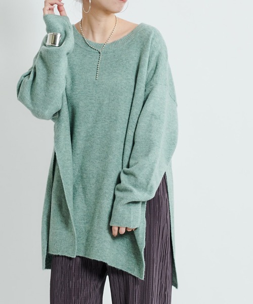 DouDou(ドゥドゥ)の「カシミヤ混サイドスリットワイドプルオーバー(ニット/セーター・レディース・オフホワイト/グリーン/グレイッシュベージュ・FREE)」の2枚目の写真