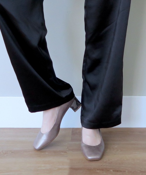 enchanted（エンチャンテッド）の「本革パイソンヒールスクエアトゥパンプス（パンプス・レディース・アイボリー/ブラック/グレイッシュベージュ/ガンメタ/ブロンズ・35/37/36/39/38）」の3枚目の写真