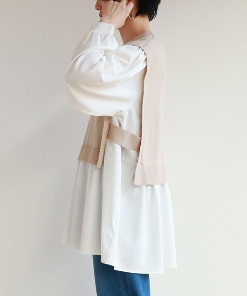 andme(アンドミー)の「フェイクレイヤードニットベストトップス(シャツ/ブラウス・レディース・ブラック/ベージュ/カーキ・M)」の7枚目の写真