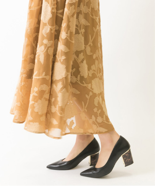 RANDA（ランダ）の「ストレスフリー/デザインヒールポインテッドトゥパンプス（パンプス・レディース・グレイッシュベージュ/ブラック/ブルー・24/22.5/24.5/25.5/23/23.5/25/22）」の4枚目の写真