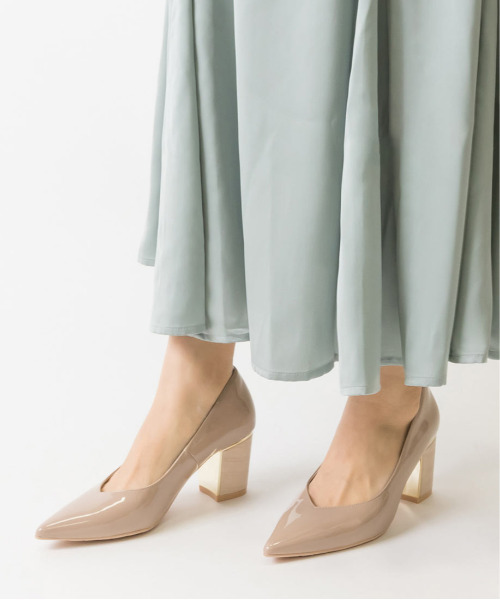 RANDA（ランダ）の「ストレスフリー/デザインヒールポインテッドトゥパンプス（パンプス・レディース・グレイッシュベージュ/ブラック/ブルー・24/22.5/24.5/25.5/23/23.5/25/22）」の6枚目の写真