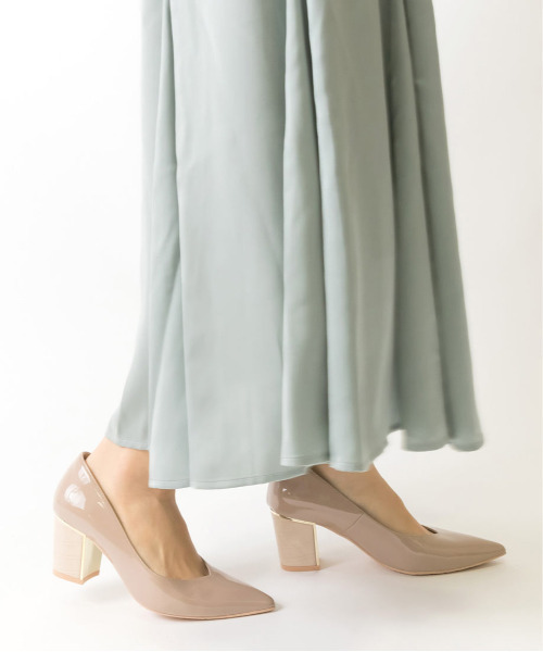 RANDA（ランダ）の「ストレスフリー/デザインヒールポインテッドトゥパンプス（パンプス・レディース・グレイッシュベージュ/ブラック/ブルー・24/22.5/24.5/25.5/23/23.5/25/22）」の7枚目の写真