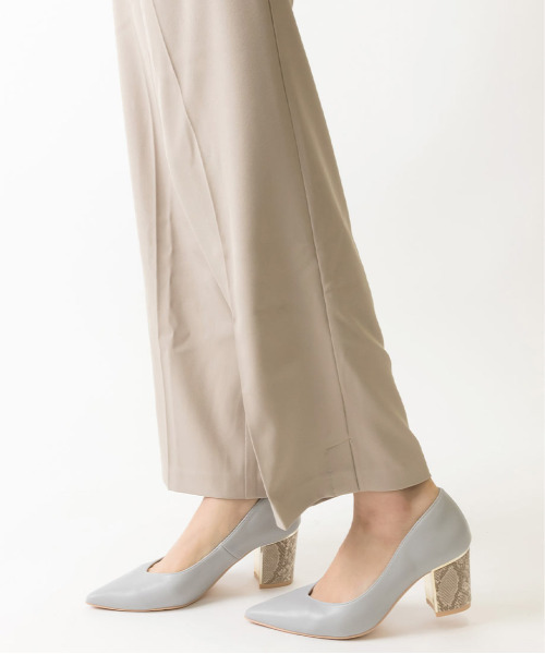 RANDA（ランダ）の「ストレスフリー/デザインヒールポインテッドトゥパンプス（パンプス・レディース・グレイッシュベージュ/ブラック/ブルー・24/22.5/24.5/25.5/23/23.5/25/22）」の8枚目の写真