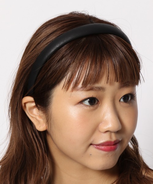 Me%（ミィパーセント）の「ホソドームフェイクレザーカチューシャ（カチューシャ・レディース・ホワイト/ブラック・FREE）」の2枚目の写真