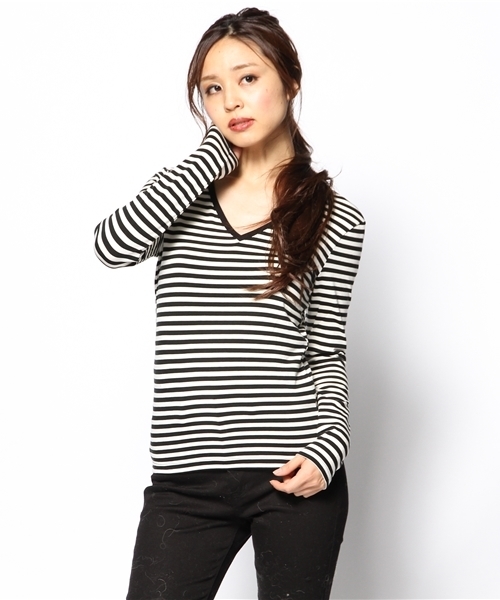 AZUL by moussy（アズールバイマウジー）の「ミリオンホットベア天竺V/N長袖PO（Tシャツ/カットソー・レディース・トップグレー/ブラック/ホワイト系その他/オフホワイト/ボルドー/レディッシュグレー・SMALL/MEDIUM/LARGE）」の3枚目の写真