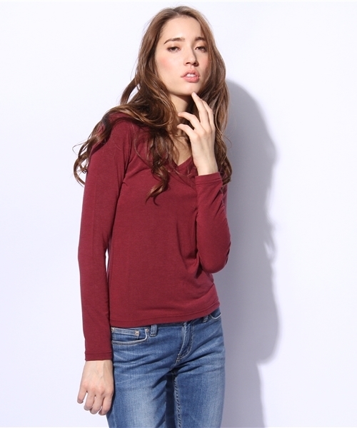 AZUL by moussy（アズールバイマウジー）の「ミリオンホットベア天竺V/N長袖PO（Tシャツ/カットソー・レディース・トップグレー/ブラック/ホワイト系その他/オフホワイト/ボルドー/レディッシュグレー・SMALL/MEDIUM/LARGE）」の6枚目の写真