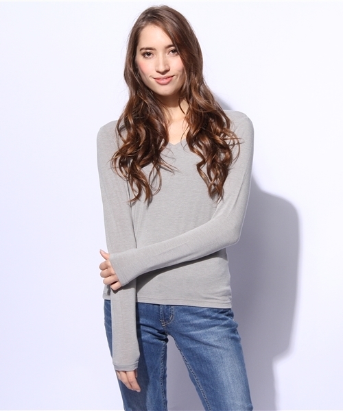 AZUL by moussy（アズールバイマウジー）の「ミリオンホットベア天竺V/N長袖PO（Tシャツ/カットソー・レディース・トップグレー/ブラック/ホワイト系その他/オフホワイト/ボルドー/レディッシュグレー・SMALL/MEDIUM/LARGE）」の5枚目の写真