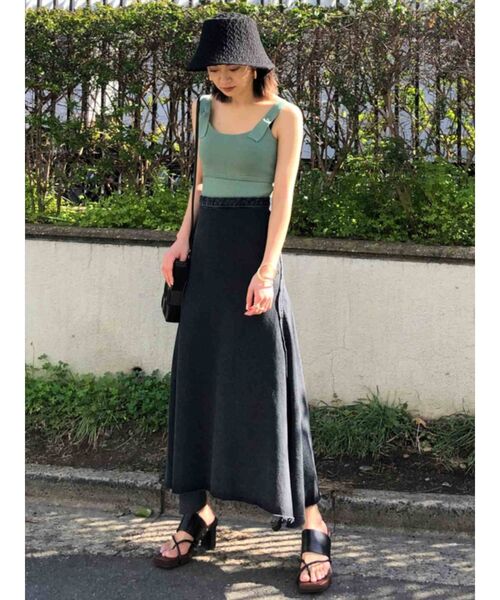 EMODA(エモダ)の「パネルカットオフデニムスカート(スカート・レディース・ブラック/ブルー・SMALL/MEDIUM)」の4枚目の写真