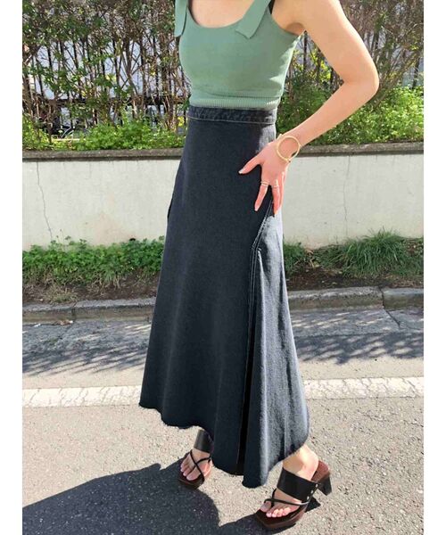 EMODA(エモダ)の「パネルカットオフデニムスカート(スカート・レディース・ブラック/ブルー・SMALL/MEDIUM)」の8枚目の写真