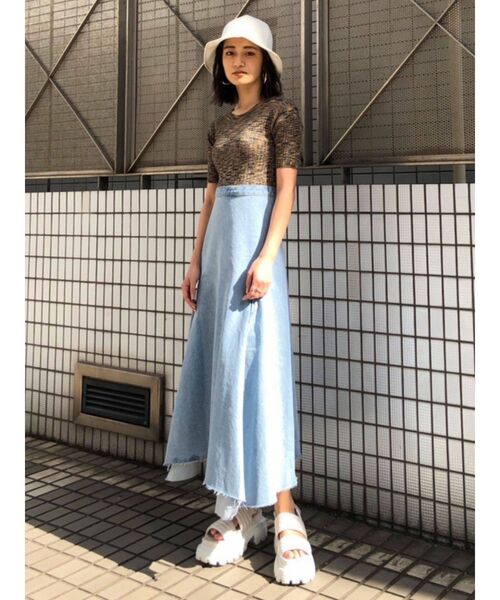 EMODA(エモダ)の「パネルカットオフデニムスカート(スカート・レディース・ブラック/ブルー・SMALL/MEDIUM)」の7枚目の写真