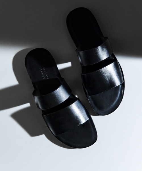 ADAM ET ROPE'（アダムエロペ）の「【CESSE】レザーサンダル（サンダル・メンズ・ダークブラウン/ブラック・27/26/28）」の2枚目の写真