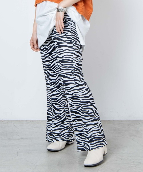 DuKKah（デュカ）の「Dukkah/【低身長向け】ポンチピンタックフレアパンツ（スラックス・レディース・ブラック/イエロー/グリーン/その他1/オレンジ/ブラック系その他/レッド/ブラウン/ピンク/ブルー/パープル・X-SMALL）」の11枚目の写真