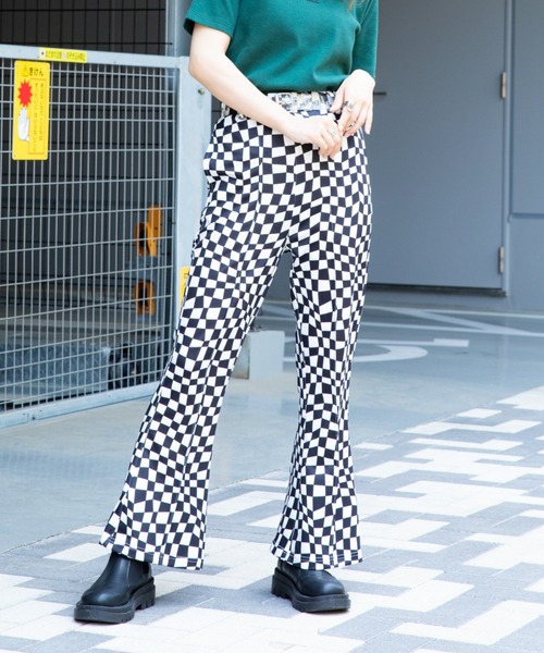 DuKKah（デュカ）の「Dukkah/【低身長向け】ポンチピンタックフレアパンツ（スラックス・レディース・ブラック/イエロー/グリーン/その他1/オレンジ/ブラック系その他/レッド/ブラウン/ピンク/ブルー/パープル・X-SMALL）」の3枚目の写真