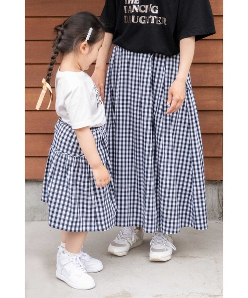 PICCIN(ピッチン)の「【親子ペアルック可】前後2WAYギンガムチェックマキシスカート(スカート・レディース・ブラック系その他・M)」の4枚目の写真