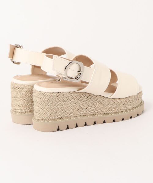 ems excite（エムズエキサイト）の「太ベルトコンビソールシューズ（サンダル・レディース・アイボリー/ゴールド/ブラック・MEDIUM/LARGE）」の5枚目の写真