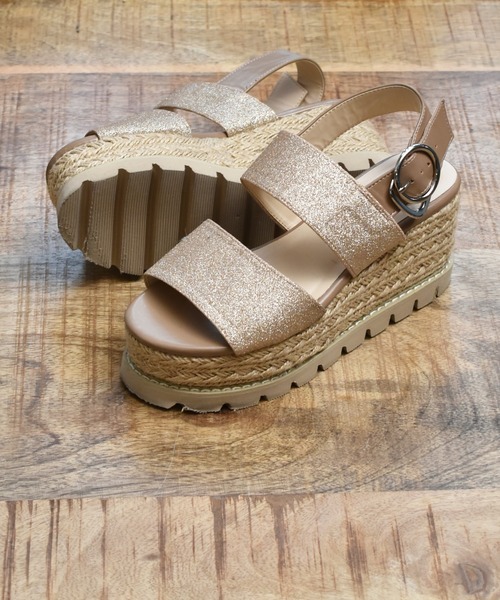 ems excite（エムズエキサイト）の「太ベルトコンビソールシューズ（サンダル・レディース・アイボリー/ゴールド/ブラック・MEDIUM/LARGE）」の3枚目の写真
