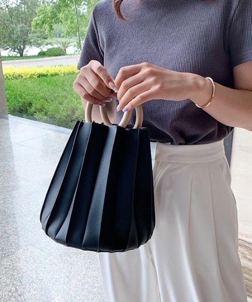 LAC-VERT（ラック・ヴェール）の「2WAYプリーツバッグ（ハンドバッグ・レディース・ミント/アイボリー/ブラウン/ブラック・FREE）」の3枚目の写真