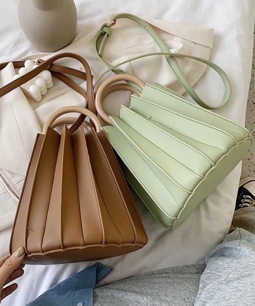 LAC-VERT（ラック・ヴェール）の「2WAYプリーツバッグ（ハンドバッグ・レディース・ミント/アイボリー/ブラウン/ブラック・FREE）」の16枚目の写真