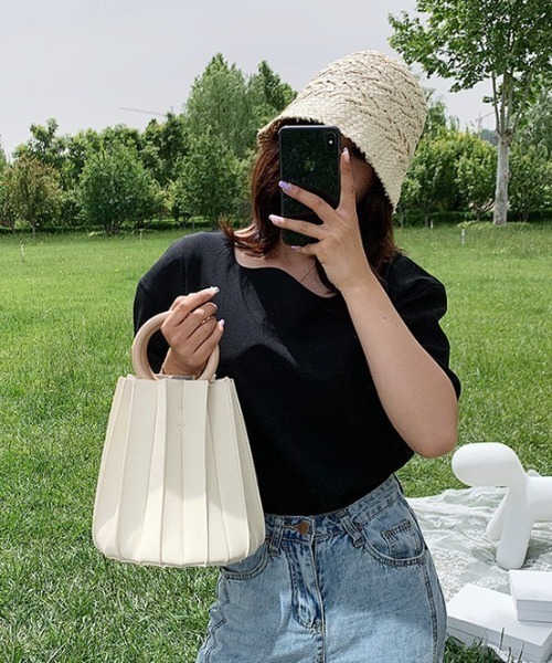 LAC-VERT（ラック・ヴェール）の「2WAYプリーツバッグ（ハンドバッグ・レディース・ミント/アイボリー/ブラウン/ブラック・FREE）」の5枚目の写真