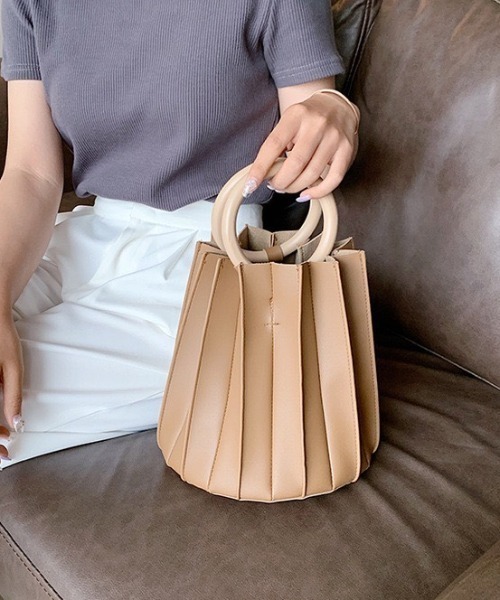 LAC-VERT（ラック・ヴェール）の「2WAYプリーツバッグ（ハンドバッグ・レディース・ミント/アイボリー/ブラウン/ブラック・FREE）」の6枚目の写真