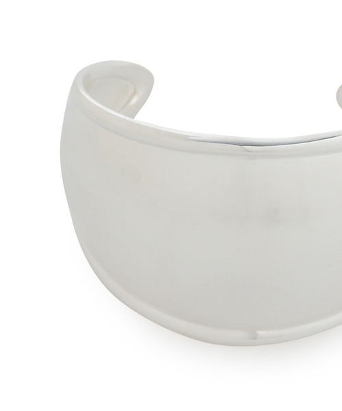 JAMIRAY（ジャミレイ）の「【JAMIRAY】SHELL BANGLE（バングル/リストバンド・レディース・シルバー・FREE）」の4枚目の写真