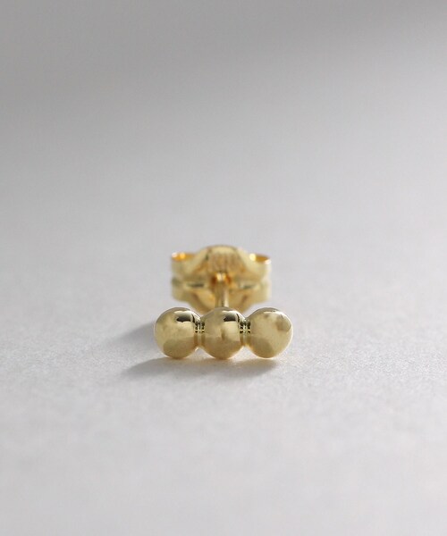 COCOSHNIK（ココシュニック）の「K18丸玉3連 スタッドピアス（ピアス（両耳用）・レディース・ホワイト系その他7・00）」の3枚目の写真