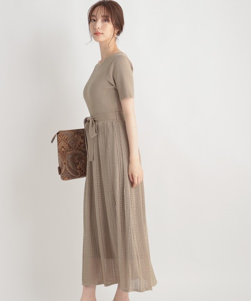 Andemiu（アンデミュウ）の「スカシガラフレアニットワンピース217919（ワンピース・レディース・ブラック/ベージュ/ブルー・FREE）」の4枚目の写真