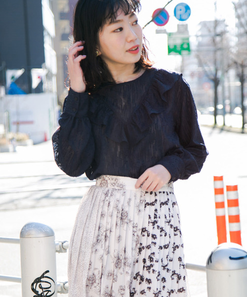 KBF+（ケービーエフプラス）の「KBF+　シアーフリルブラウス∴（シャツ/ブラウス・レディース・ネイビー/ホワイト系その他/ピンク系その他・ONE）」の2枚目の写真