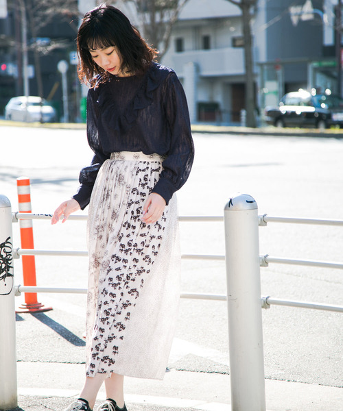 KBF+（ケービーエフプラス）の「KBF+　シアーフリルブラウス∴（シャツ/ブラウス・レディース・ネイビー/ホワイト系その他/ピンク系その他・ONE）」の4枚目の写真