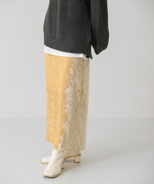 KBF（ケイビーエフ）の「クリンクルベロアタイトスカート（スカート・レディース・ダークブラウン/ベージュ系その他/ブラック/ベージュ・ONE）」の5枚目の写真