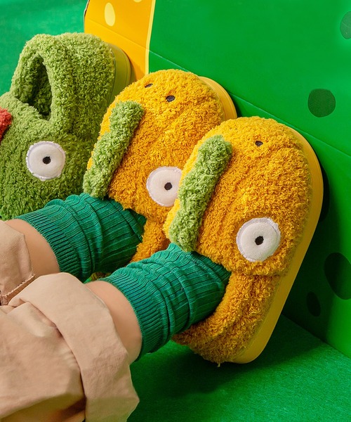 aimoha（アイモハ）の「【aimoha-KIDS-】ボアルームシューズ（ルームシューズ/スリッパ・キッズ・グリーン/イエロー/ブルー/レッド・20/14/18/22/21/16）」の3枚目の写真