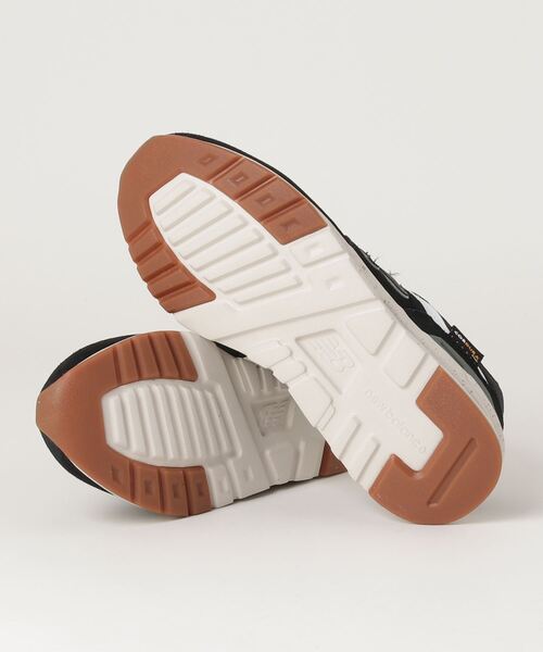 NEW BALANCE(ニューバランス)の「CM997H(スニーカー・メンズ・ブラック/ライトブラウン・24.5cm/25.5cm/28.5cm/22.5cm/23.5cm/26.5cm/27.5cm/23.0cm/24.0cm/27.0cm/28.0cm/25.0cm/29.0cm/26.0cm)」の4枚目の写真