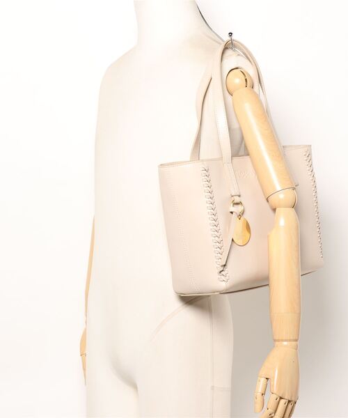 SEE BY CHLOE(シーバイクロエ)の「TILDA / スモールトート SMALL TOTE(トートバッグ・レディース・ライトベージュ・FREE)」の5枚目の写真