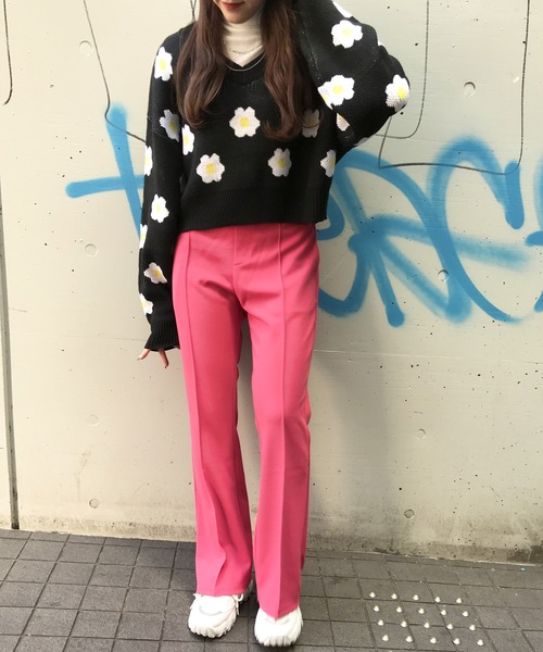 INGNI（イング）の「デイジー柄ショート丈ニット（ニット/セーター・レディース・ブラック×ホワイト・M）」の9枚目の写真