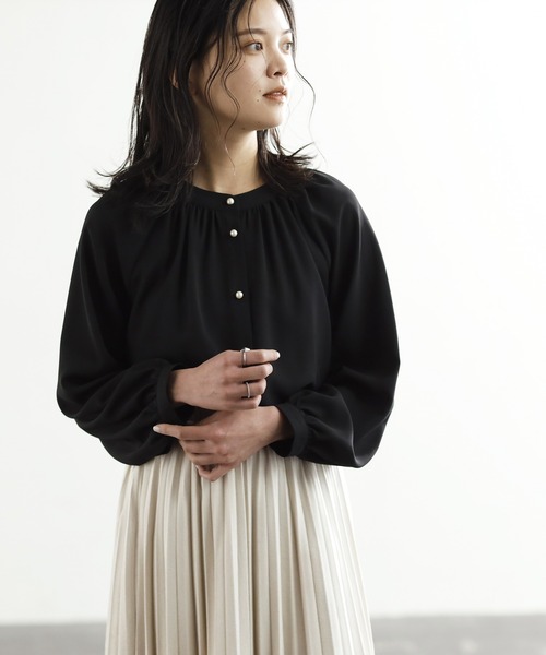 GeeRA(ジーラ)の「前後2WAYパール風ボタンブラウス(シャツ/ブラウス・レディース・ブラック/ベージュ/オフホワイト/ブルー/ラベンダー・MEDIUM/LARGE/X-LARGE/XX-LARGE)」の22枚目の写真