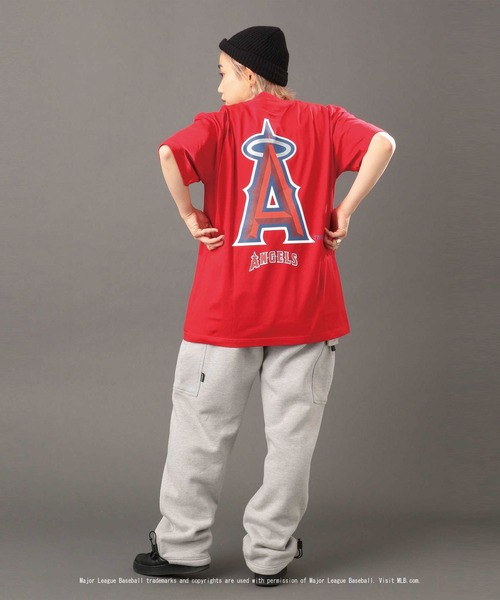 AVIREX（アヴィレックス）の「【MLB×AVIREX】エンジェルス Tシャツ/ANGELS T-SHIRT（Tシャツ/カットソー・レディース・レッド/ホワイト・LARGE/XX-LARGE/SMALL/X-LARGE/MEDIUM）」の4枚目の写真